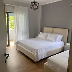 Lana River Modern Apartment